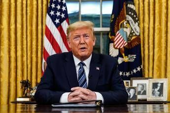 Coronavirus, Trump blinda gli Usa: Stop ai viaggi dall’Europa per 30 giorni Coronavirus, Trump blinda gli Usa: Stop ai viaggi dall’Europa per 30 giorni
