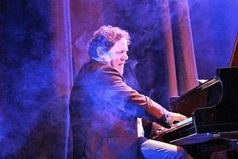 Coronavirus, arriva il piano bar 'A gentile richiesta' via web: La musica è guaritrice Coronavirus, arriva il piano bar 'A gentile richiesta' via web: La musica è guaritrice