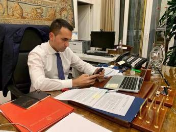 Coronavirus, Di Maio e il video sugli aiuti cinesi: Non siamo soli Coronavirus, Di Maio e il video sugli aiuti cinesi: Non siamo soli