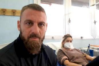 Coronavirus, De Rossi e Felberbaum donano il sangue: il grazie della Regione Lazio Coronavirus, De Rossi e Felberbaum donano il sangue: il grazie della Regione Lazio