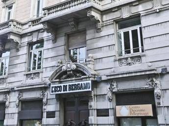 Direttore Eco di Bergamo: Ogni giorno 11 pagine di necrologi, bollettino guerra Direttore Eco di Bergamo: Ogni giorno 11 pagine di necrologi, bollettino guerra