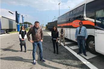 Coronavirus, pullman leghista a Barcellona per riprendere gli italiani: Corsa contro il tempo Coronavirus, pullman leghista a Barcellona per riprendere gli italiani: Corsa contro il tempo