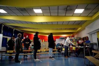 Coronavirus, Francia al voto nonostante i contagi Coronavirus, Francia al voto nonostante i contagi