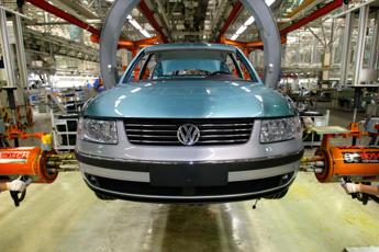 Coronavirus, Volkswagen ferma la produzione