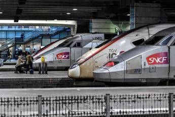 Coronavirus, fuga da Parigi: assalto ai treni Coronavirus, fuga da Parigi: assalto ai treni