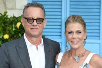 Coronavirus, la moglie di Tom Hanks dà il suo numero a tutti i fan: Scrivetemi