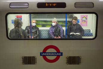 Coronavirus, a Londra chiuse 40 stazioni metro