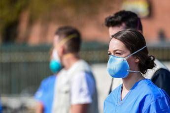 Coronavirus, fare più tamponi possibili serve a contenere epidemia Coronavirus, fare più tamponi possibili serve a contenere epidemia