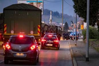 Coronavirus, a Ferrara convoglio militare con 50 bare da Bergamo