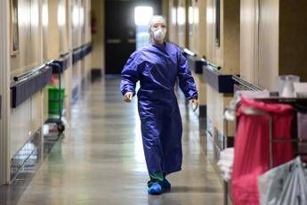 Coronavirus, oltre 7.900 candidature a 'Medici per Covid' Coronavirus, oltre 7.900 candidature a 'Medici per Covid'