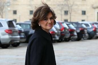 Coronavirus, oltre 2100 morti in Spagna. Ricoverata la vicepremier Coronavirus, oltre 2100 morti in Spagna. Ricoverata la vicepremier