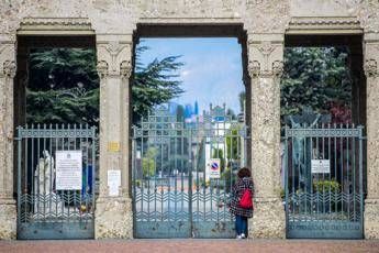 Coronavirus, Bergamo piange don Fausto: Addio al prete degli ultimi Coronavirus, Bergamo piange don Fausto: Addio al prete degli ultimi