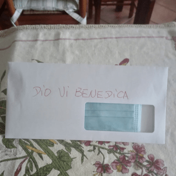 Coronavirus: Le mascherine? Nel quartiere ce le regalano i cinesi Coronavirus: Le mascherine? Nel quartiere ce le regalano i cinesi