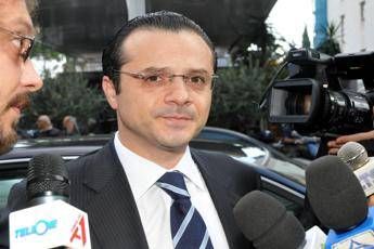 Coronavirus, sindaco Messina: Tranquilli, sono ancora a piede libero Coronavirus, sindaco Messina: Tranquilli, sono ancora a piede libero