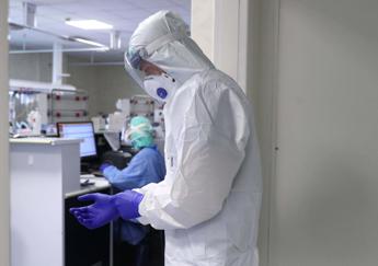 Coronavirus, Boccia: Per medici volontari tampone prima di servizio in Lombardia