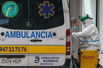 Coronavirus, la Spagna sfiora i 2300 morti