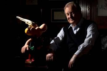 Addio a Albert Uderzo, il creatore di Asterix Addio a Albert Uderzo, il creatore di Asterix