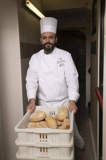 Panificatore: 'Lavoro 12 ore al giorno per portarvi il pane a casa' Panificatore: 'Lavoro 12 ore al giorno per portarvi il pane a casa'