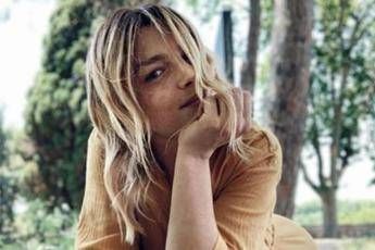 Coronavirus, Emma: Un bacio a chi sta guarendo e a chi non ce l'ha fatta Coronavirus, Emma: Un bacio a chi sta guarendo e a chi non ce l'ha fatta