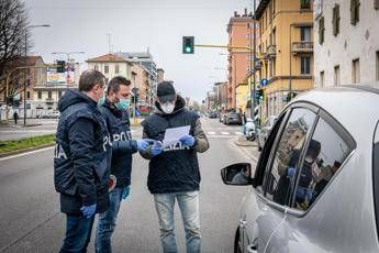 Coronavirus, oltre 10 mila persone multate Coronavirus, oltre 10 mila persone multate