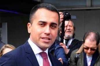 Coronavirus, Di Maio: Parlamentari si dimezzino stipendi