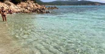 Coronavirus: il mare e gli abbracci, ecco cosa manca di più agli italiani in isolamento Coronavirus: il mare e gli abbracci, ecco cosa manca di più agli italiani in isolamento