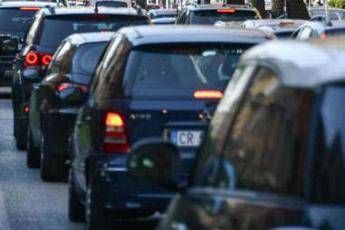 Coronavirus, crolla il mercato dell'auto: -85% Coronavirus, crolla il mercato dell'auto: -85%
