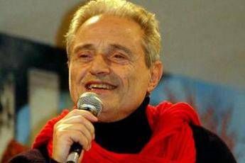 Amedeo Minghi dall'ospedale: Non ho coronavirus, solo fake news Amedeo Minghi dall'ospedale: Non ho coronavirus, solo fake news