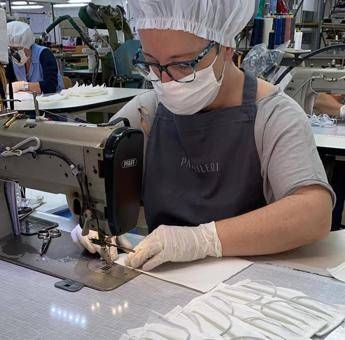 Coronavirus, Sanavia (Pal Zileri): Produciamo 15mila mascherine al giorno Coronavirus, Sanavia (Pal Zileri): Produciamo 15mila mascherine al giorno