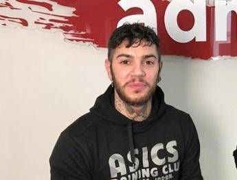 Coronavirus, Emis Killa: In giro cricche di ragazzi a chiacchierare, irriducibili Coronavirus, Emis Killa: In giro cricche di ragazzi a chiacchierare, irriducibili