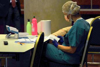 Coronavirus, morti 23 infermieri: due i suicidi