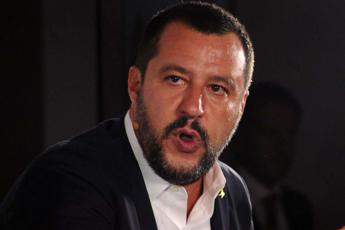 Salvini: A Mondragone centri sociali e figli di papà pagati da camorra