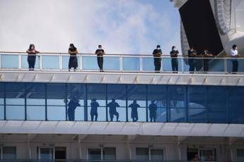 Coronavirus, Coral Princess a Miami con due morti a bordo Coronavirus, Coral Princess a Miami con due morti a bordo