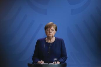 Merkel: Rischiamo di arrivare a Natale con i casi della Francia