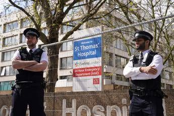 Coronavirus, Johnson: In ospedale per test di routine Coronavirus, Johnson: In ospedale per test di routine