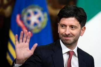 Coronavirus, Speranza: È ancora durissima, ma ce la faremo Coronavirus, Speranza: È ancora durissima, ma ce la faremo