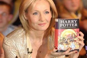 Coronavirus, l'autrice Harry Potter: Ho avuto i sintomi per 2 settimane, ora guarita