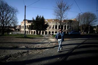 Coronavirus, Sileri: Riaprire in modo graduale, proteggere cittadini e lavoratori