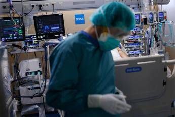 Coronavirus, altri 743 morti in Spagna: sono quasi 14mila Coronavirus, altri 743 morti in Spagna: sono quasi 14mila