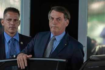 Coronavirus, Bolsonaro contestato mentre compra ciambelle Coronavirus, Bolsonaro contestato mentre compra ciambelle