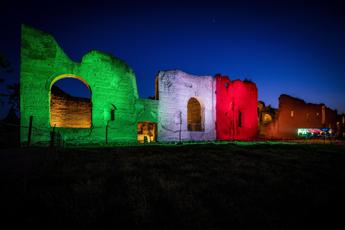 Le Terme di Caracalla si illuminano con il Tricolore