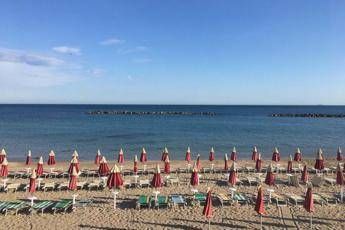 Coronavirus, sito Palazzo Chigi: Chi abita al mare può fare il bagno Coronavirus, sito Palazzo Chigi: Chi abita al mare può fare il bagno