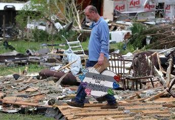 Usa, raffica di tornado nel sud: almeno 32 morti Usa, raffica di tornado nel sud: almeno 32 morti