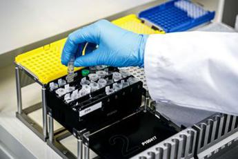 Azienda biotech italiana: Entro estate test clinici su vaccino