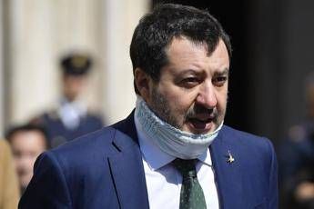 25 aprile, Salvini e il video del mini corteo: Con bandiera rossa tutto è possibile