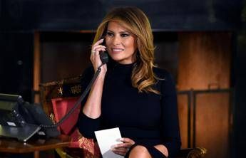 Melania chiama la fidanzata di Johnson: Usa e Gb unite contro il virus Melania chiama la fidanzata di Johnson: Usa e Gb unite contro il virus