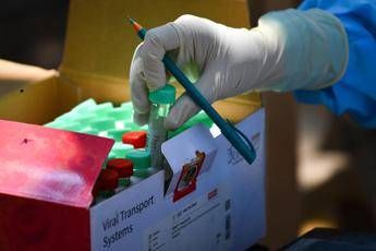 Pregliasco: Tamponi? Meglio linea più restrittiva Pregliasco: Tamponi? Meglio linea più restrittiva