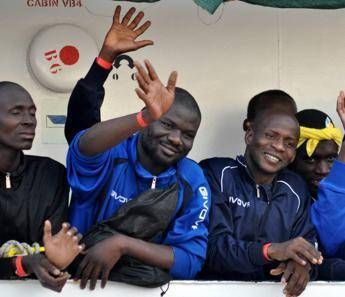 Migranti, Alan Kurdi in acqua italiane: Grazie Palermo, grazie Orlando Migranti, Alan Kurdi in acqua italiane: Grazie Palermo, grazie Orlando