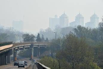 Fumo incendi Chernobyl arriva a Kiev Fumo incendi Chernobyl arriva a Kiev
