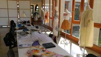 Il fashion design dell'Accademia di Frosinone sul set di 'Vivi e lascia vivere' Il fashion design dell'Accademia di Frosinone sul set di 'Vivi e lascia vivere'